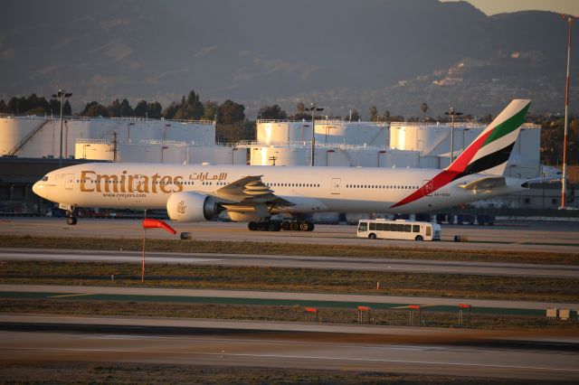 BOEING 777-300ER (A6-EGD)