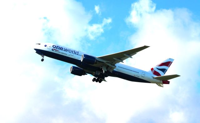 Boeing 777-200 (G-YMMF)