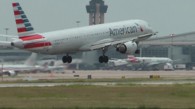 Airbus A321 (N195UW)