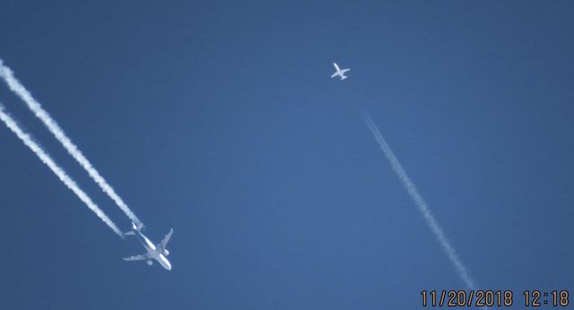 Learjet 40 (N18AX)