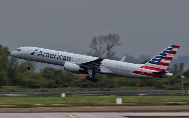 Boeing 757-200 (N941UW) - american b757-2 n941uw dep shannon for philadelphia 10/5/15.