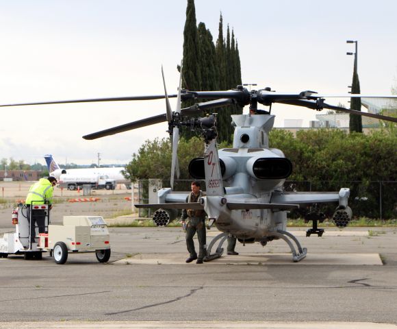 16-8520 — - KRDD - AH-1Z Viper, #168520 awaiting the battery cart. There was an issue and this Ship #634 did not lift with the other 3 at departure time.