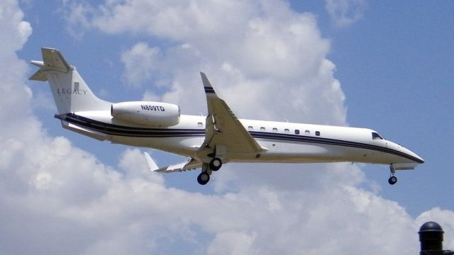 Embraer ERJ-135 (N809TD)