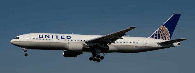 Boeing 777-200 (N792UA)