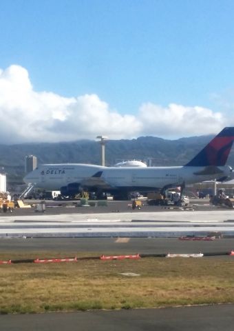 Boeing 747-400 (N665US)