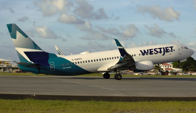 Boeing 737-800 (C-GWSV)
