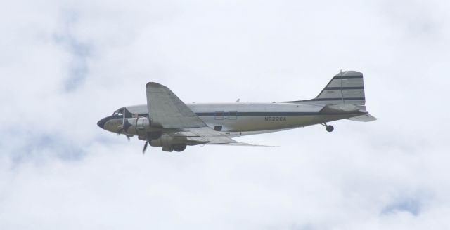 Douglas DC-3 (N922CA)