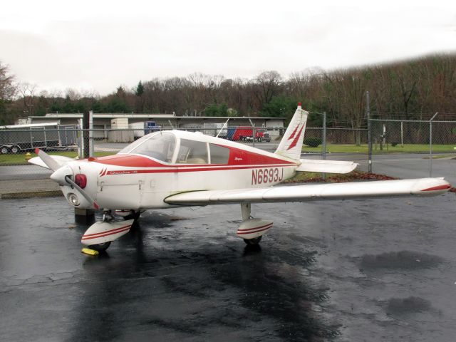 Piper Cherokee (N6693J)
