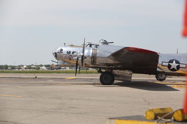 Boeing B-17 Flying Fortress (N3193G)