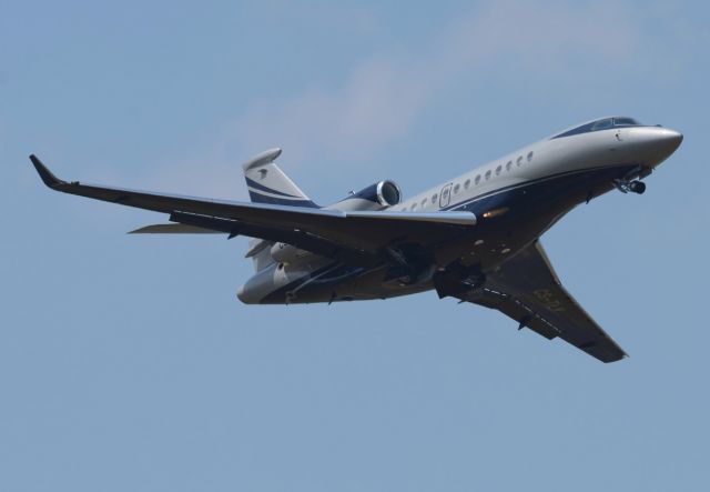 Dassault Falcon 7X (CS-TLY)