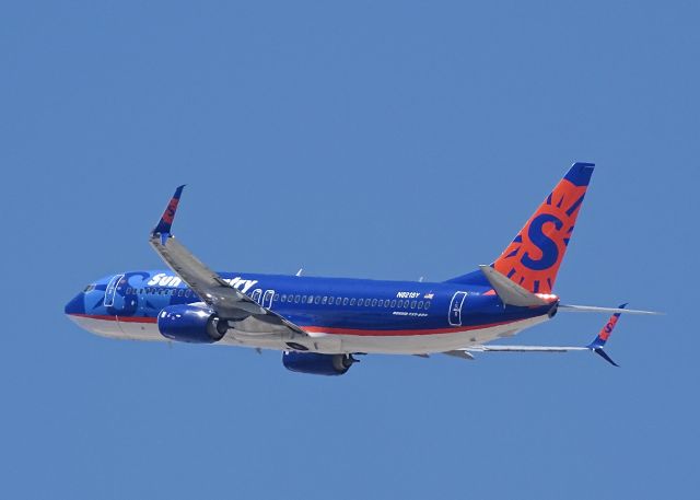Boeing 737-800 (N821SY)