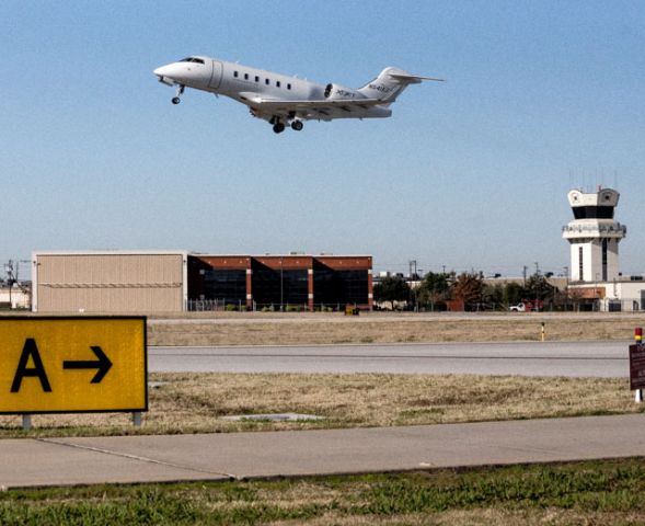 Bombardier Challenger 300 (N541XJ)