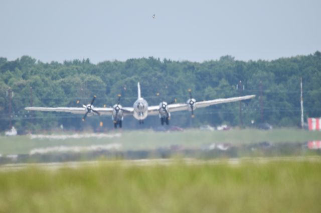 — — - Fifi on take-off from Runway 15