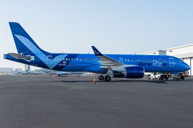 Airbus A220-300 (N203BZ)