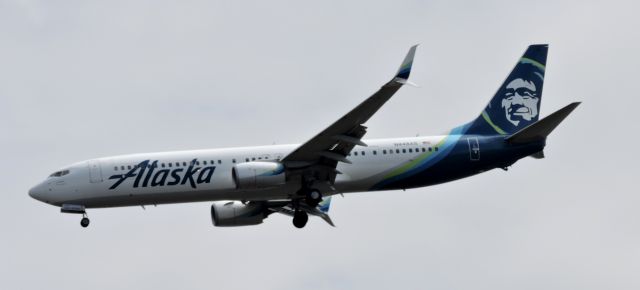 Boeing 737-900 (N448AS) - Moments before landing, spring 2019.