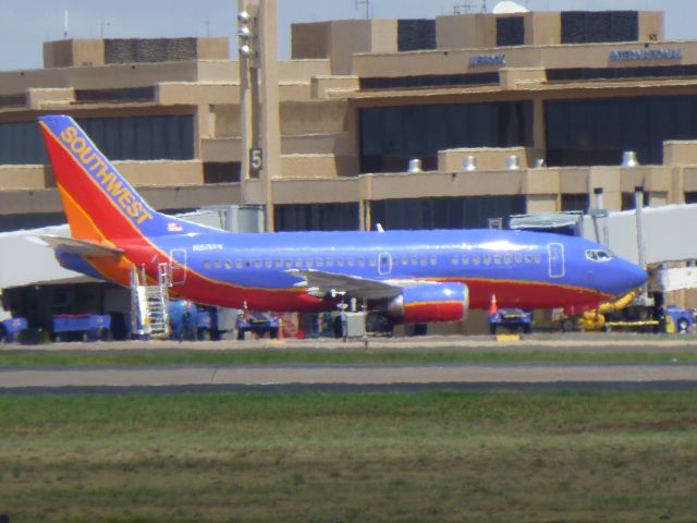 BOEING 737-300 (N521SW)