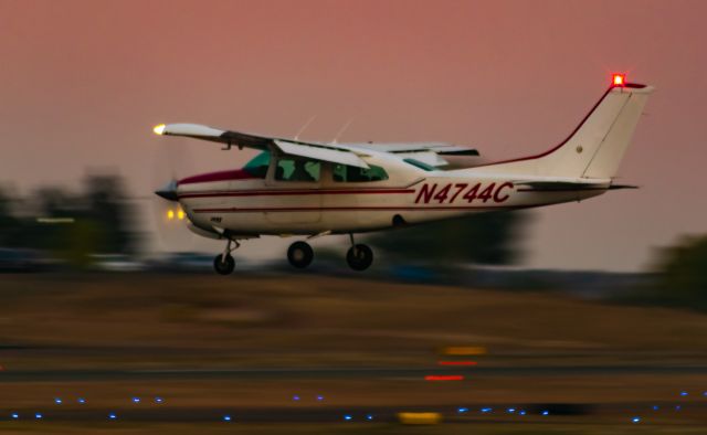 Cessna Centurion (N4744C) - 3R Landing 