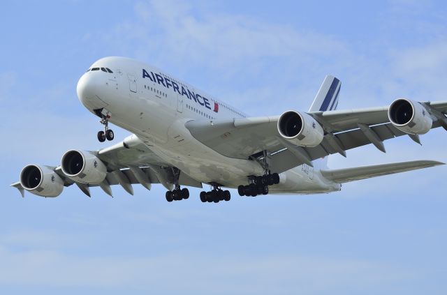 Airbus A380-800 —