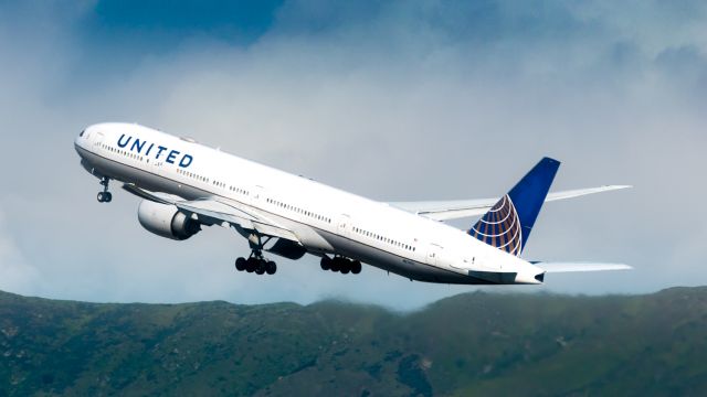 BOEING 777-300ER (N2747U) - United B77W lifting off of 28L at KSFO for the 13-hour transpacific flight to Shanghai.