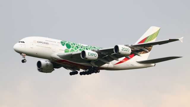 Airbus A380-800 (A6-EOL)