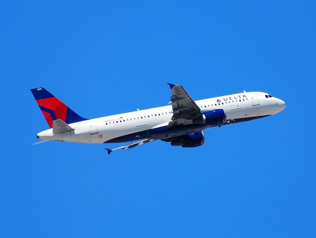 Airbus A320 (N309US) - Delta Air Lines Airbus A320-211 N309US / 3209 (cn 118)  Ex-Northwest Airlines  Las Vegas - McCarran International (LAS / KLAS) USA - Nevada Photo: TDelCoro 8-19-2010