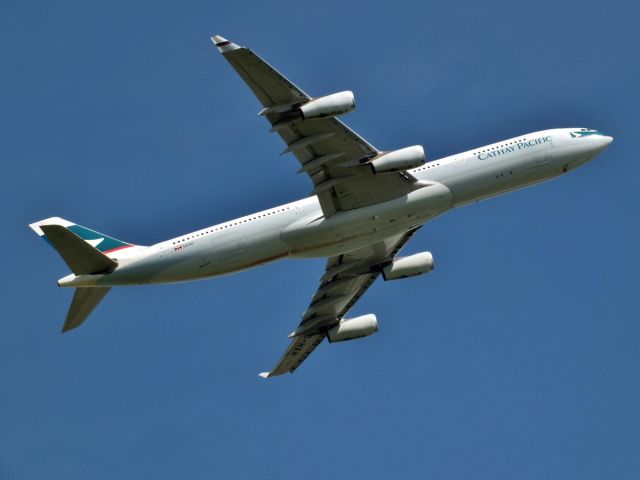 Airbus A340-300 (B-HXH)