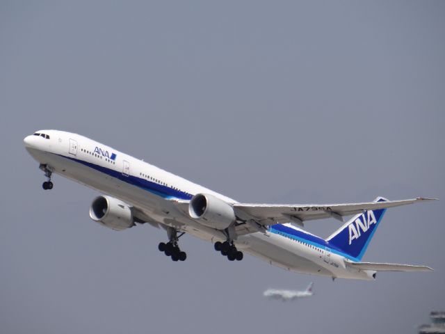 BOEING 777-300 (JA735A)