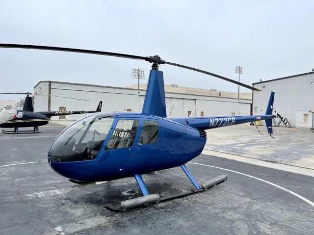 Robinson R-44 (N772CB)
