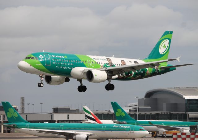 Airbus A320 (EI-DEI) - EI-DEI Airbus A320-214 CN2374 Aer Lingus Dublin 010916. Landing on Rwy28 watched by company. EI-DEI is one of 2 with the Irish Rugby Scheme, the other aircraft being EI-DEO