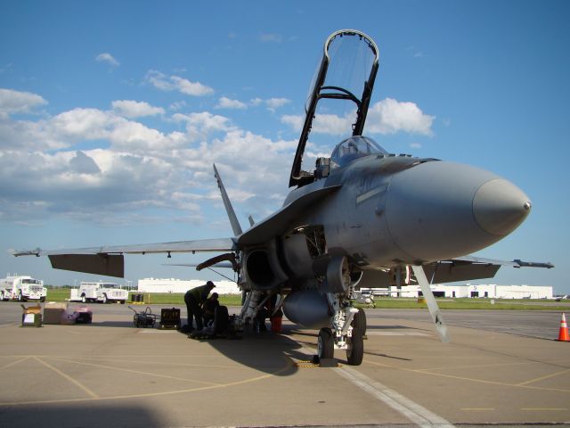 McDonnell Douglas FA-18 Hornet —