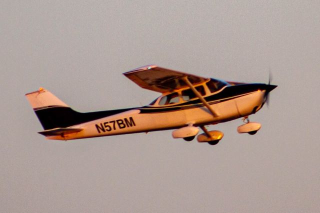 Cessna Skyhawk (N57BM)