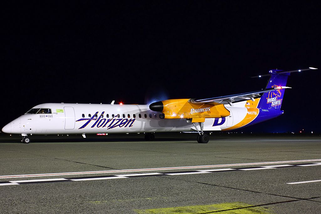 de Havilland Dash 8-400 (N437QX) - A nice 5 second exposure on the Boise State plane heading for BOI as QX268