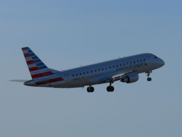 Embraer 170/175 (N408YX)