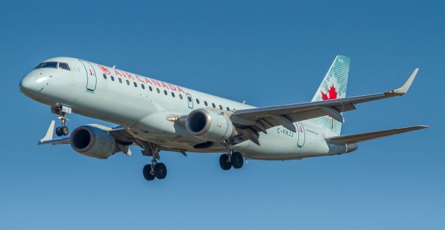 Embraer ERJ-190 (C-FHJJ)