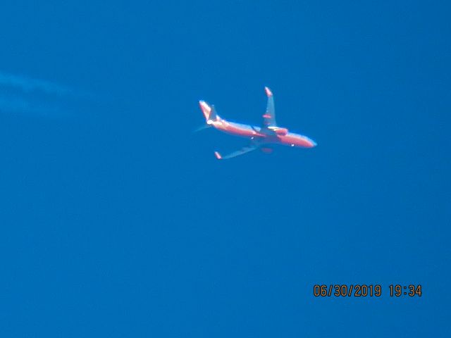 Boeing 737-800 (N8615E)