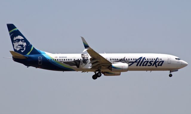 Boeing 737-900 (N280AK)