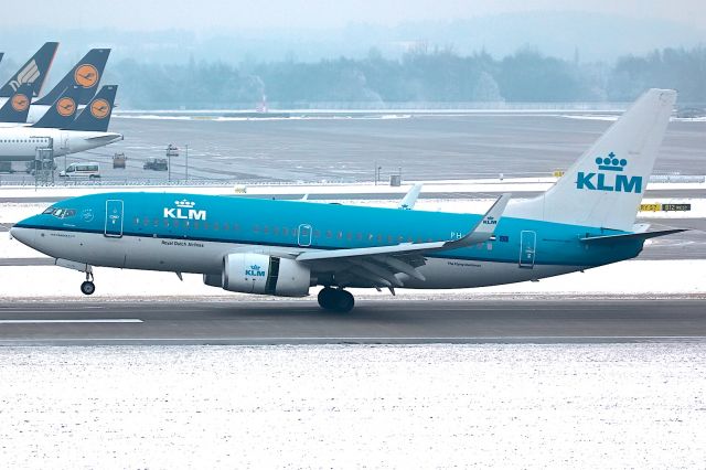 Boeing 737-700 (PH-BGL)