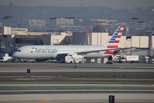 Boeing 787-9 Dreamliner (N841AN)