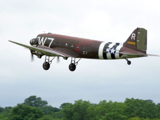 Douglas DC-3 (N345AB)