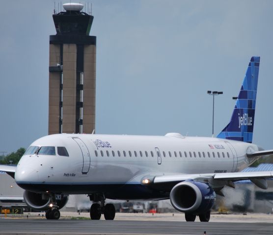 Embraer ERJ-190 (N283JB) - Taxiing into position 18L at KCLT - 4/8/10