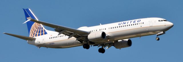 Boeing 737-900 (N61886)