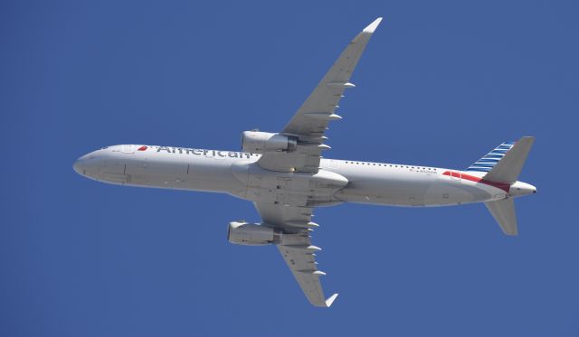 Airbus A321 (N928AN) - Executing a go around from 25L at LAX