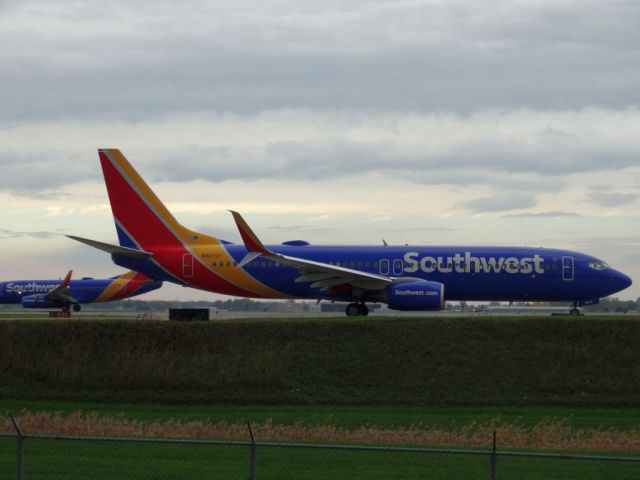 Boeing 737-800 (N8672F)