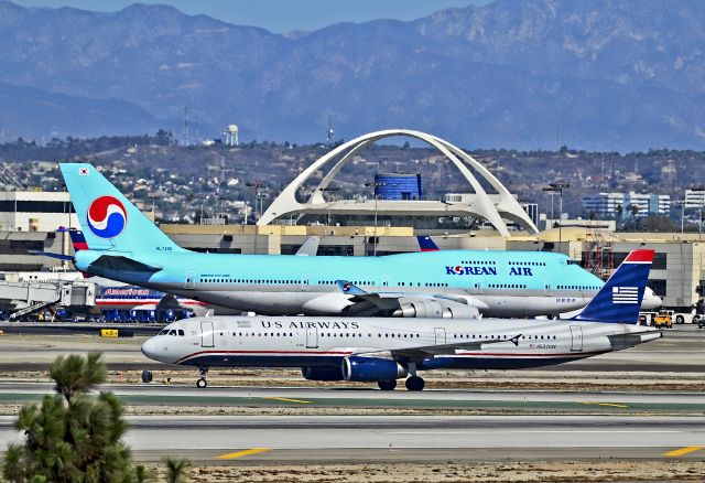 Airbus A321 (N537UW) - N537UW US Airways Airbus A321-231 (cn 4041)  HL7490 Korean Air Boeing 747-4B5 / 490 (cn 27177/1019)  Los Angeles - International (LAX / KLAX) USA - California, October 24, 2012 TDelCoro