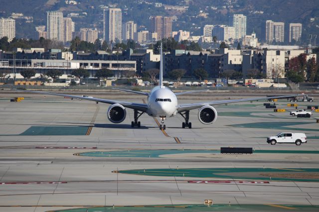 BOEING 777-300ER (JA741J)