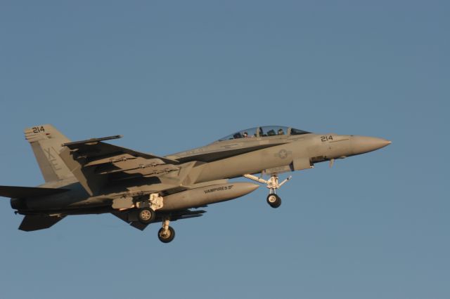 — — - F-18 Vampires Land on Runway 18 Green Bay, WI