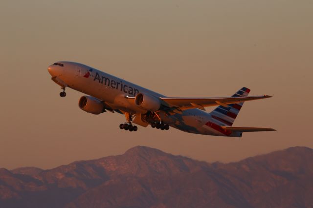 Boeing 777-200 (N787AL)