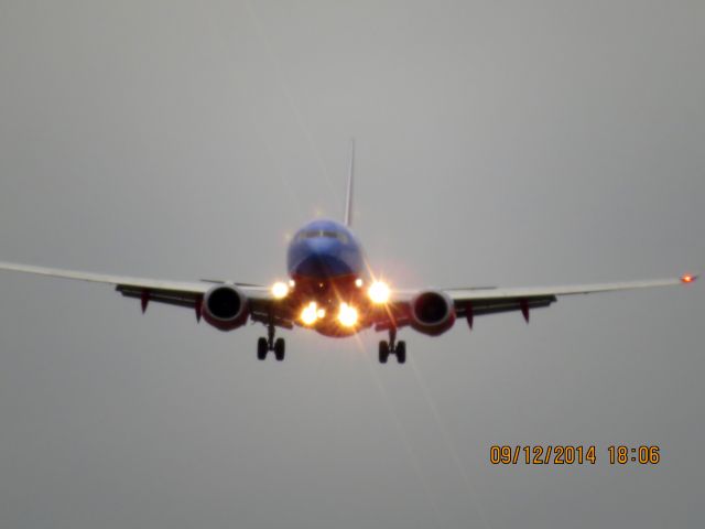 Boeing 737-700 (N901WN) - Southwest flight 556 from Denver to Tulsa on final to runway 36R.