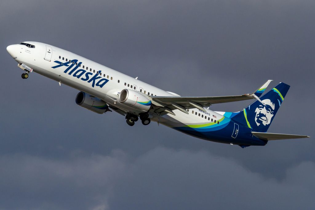 Boeing 737-900 (N440AS)