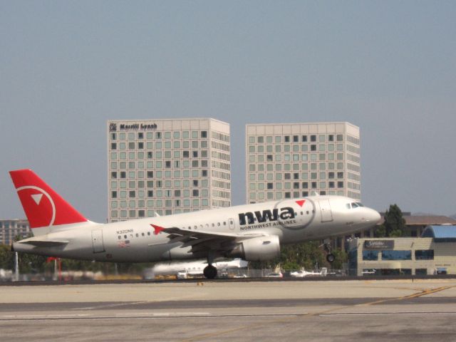 Airbus A319 (N320NB) - Taking off from RWY 19R